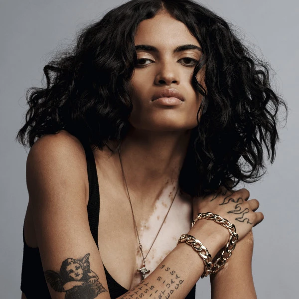 Shampooing Cheveux Bouclés Twisted Elastic Cleanser Sebastian 1L 5 Shampooing Cheveux Bouclés Twisted Elastic Cleanser Sebastian 1L – Image 5